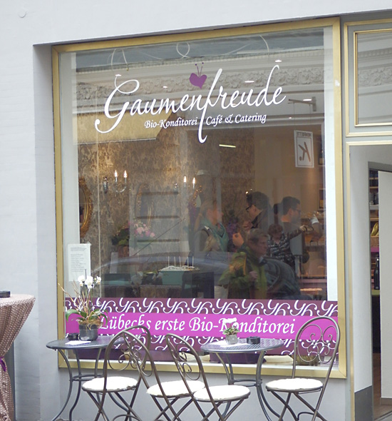 Lübeck. Bio-Konditorei Gaumenfreude in der Hüxstraße.